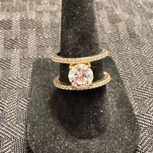 Elegant Gold with Clear Gemstone Women's Ring (size 7)